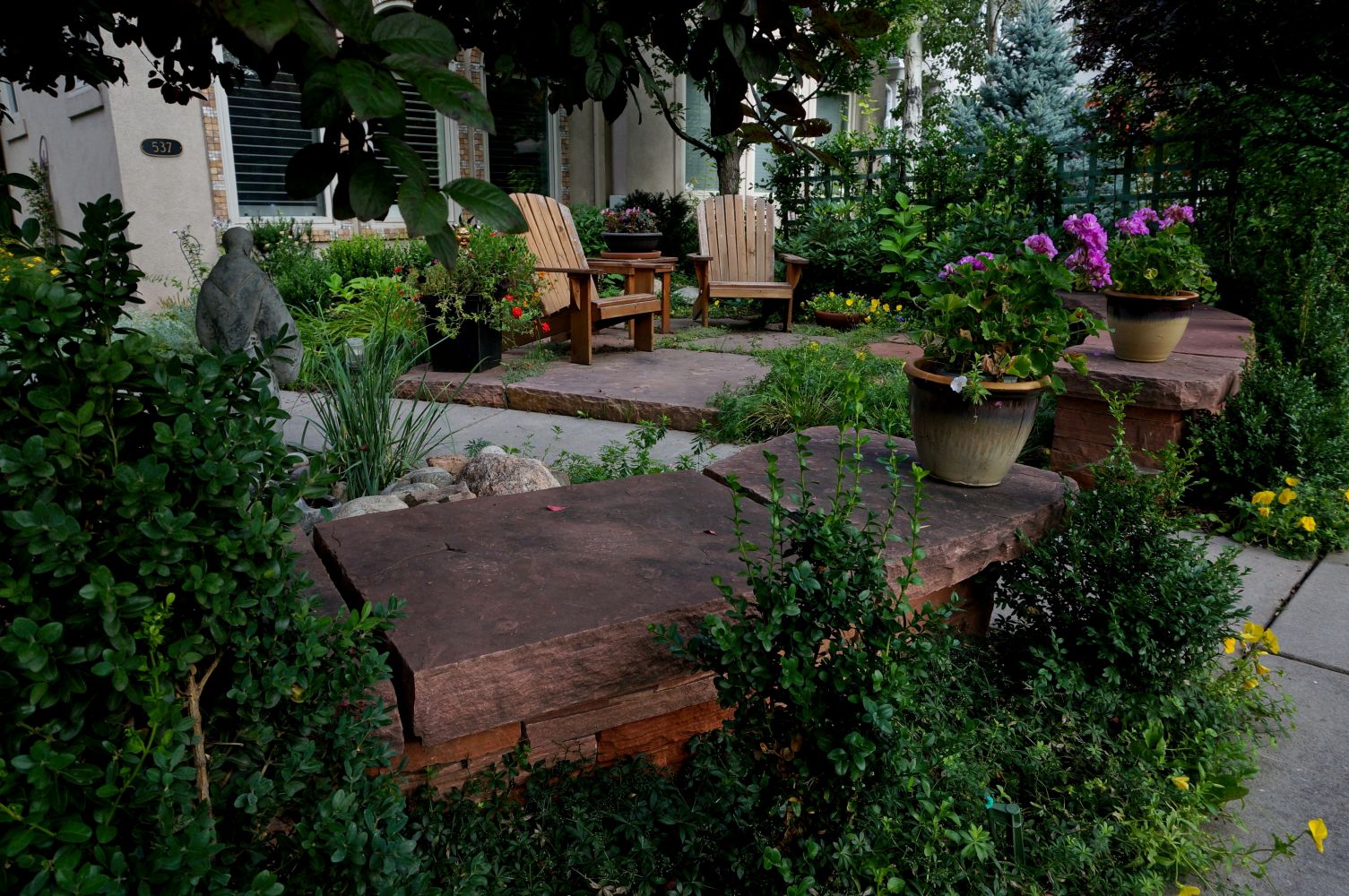 A front garden patio in Cherry Creek North